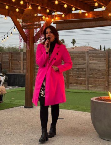 Carolina Chams en evento al aire libre