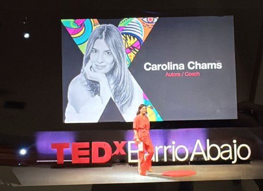 Carolina Chams en el escenario de TEDxBarrioAbajo